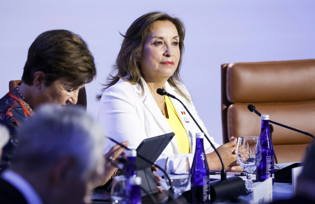 La Fiscalía de Perú registra la casa de Dina Boluarte en el marco del 'caso Rolex' La Fiscalía de Perú registra la casa de Dina Boluarte en el marco del 'caso Rolex'