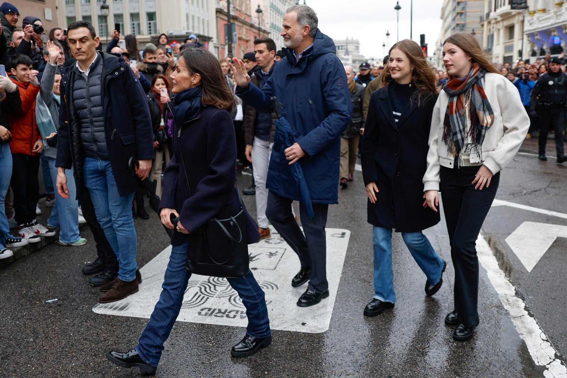 Los Reyes disfrutan de nuevo de las procesiones en Madrid Los Reyes disfrutan de nuevo de las procesiones en Madrid
