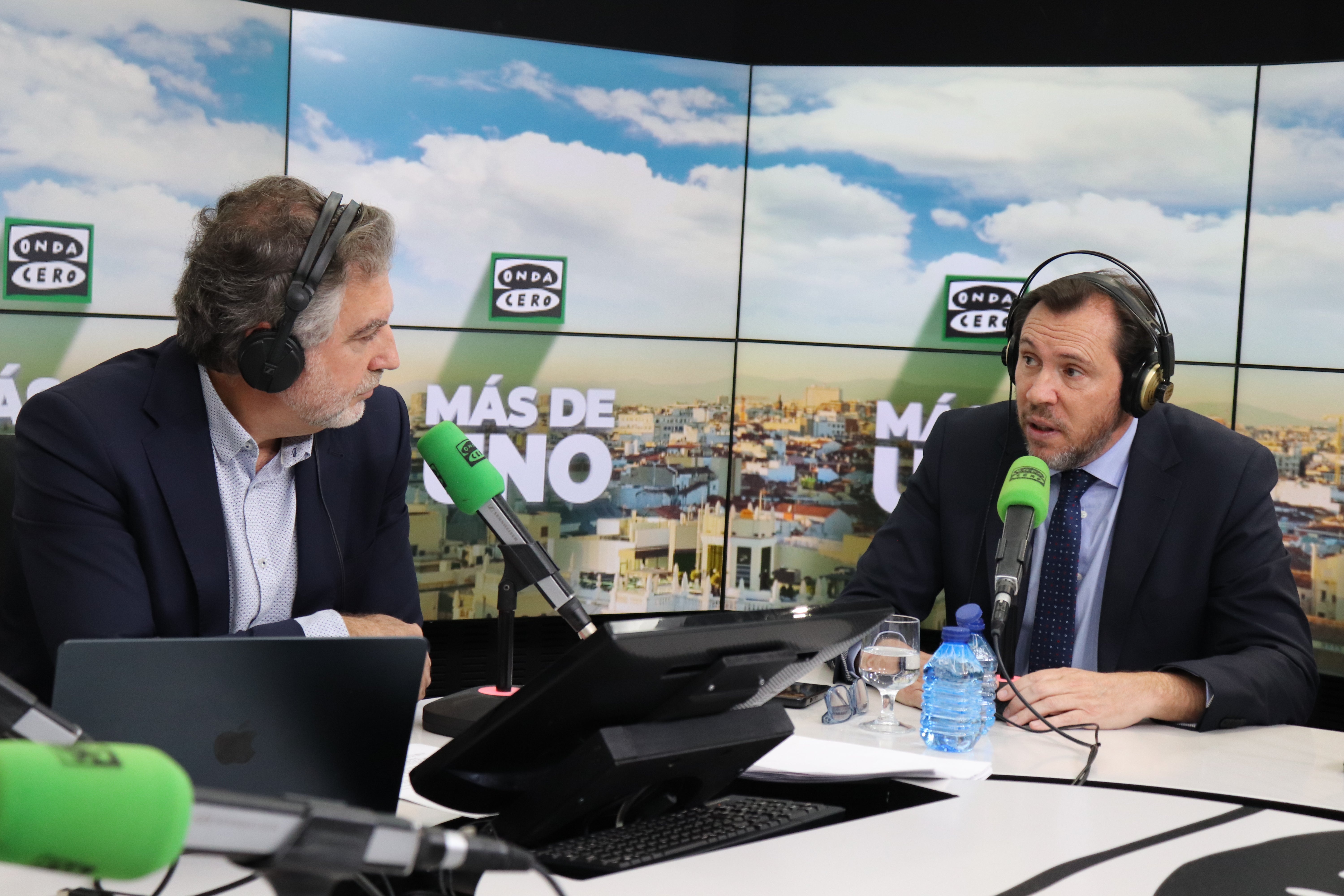 Óscar Puente responde a la pregunta de Alsina sobre si Koldo es un golfo: "Si se confirma lo que se ha visto, desde luego lo es" Óscar Puente responde a la pregunta de Alsina sobre si Koldo es un golfo: "Si se confirma lo que se ha visto, desde luego lo es"