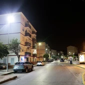 Una de las calles de Rota con las nuevas luminarias Una de las calles de Rota con las nuevas luminarias