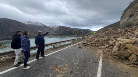 Corte carretera G&uuml;ejar Sierra 
