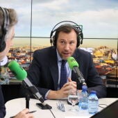 El ministro de Transportes y Movilidad Sostenible, Óscar Puente, en 'Más de uno' con Carlos Alsina