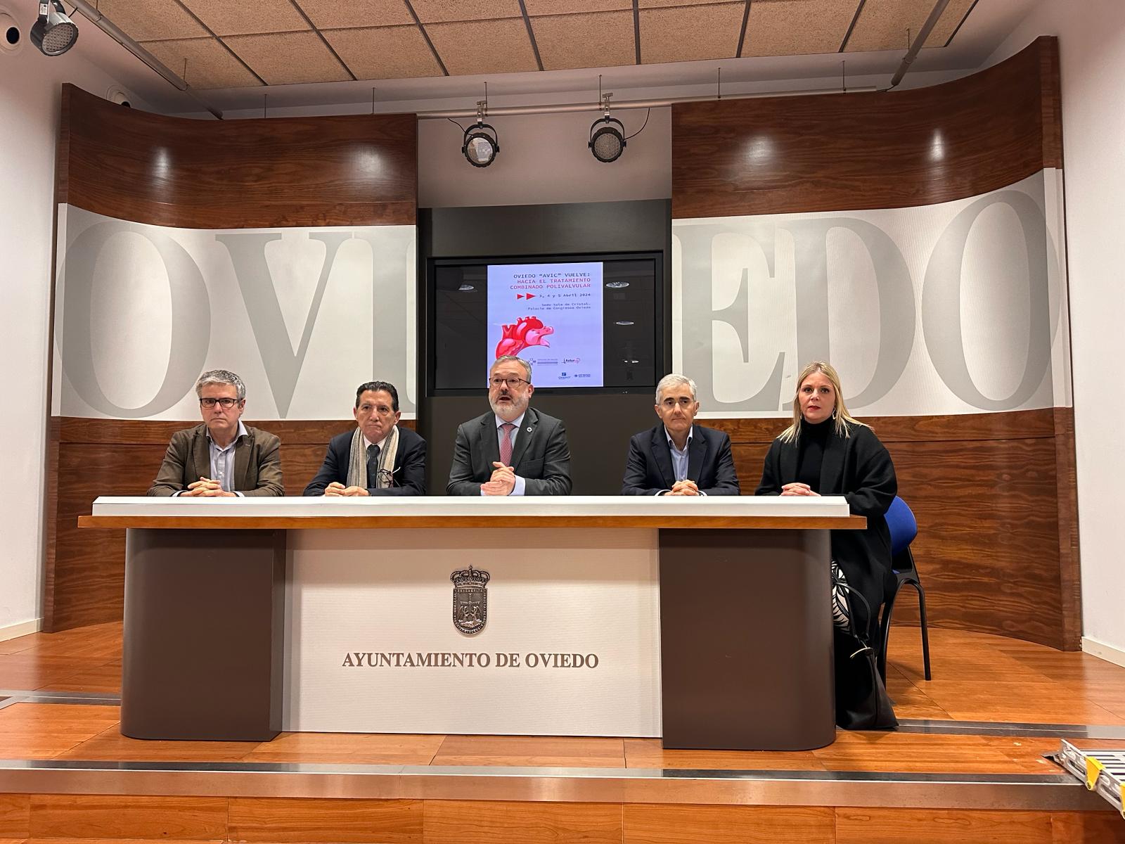 El israelí Mony Shuvy y el italiano Maurizio Taramasso, estrellas internacionales del curso sobre tratamientos cardíacos El israelí Mony Shuvy y el italiano Maurizio Taramasso, estrellas internacionales del curso sobre tratamientos cardíacos