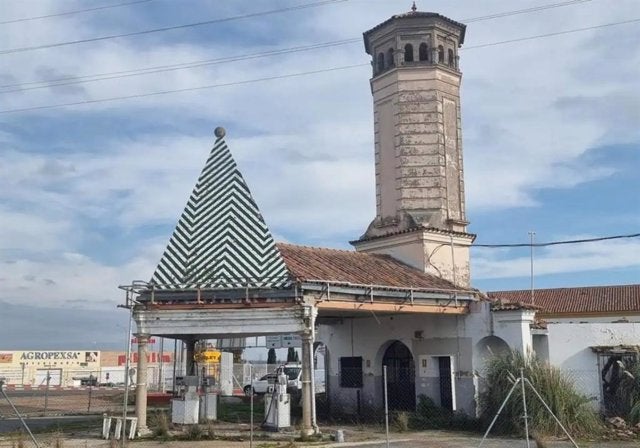 El Colegio Oficial de Arquitectos de Extremadura apoya la declaración de la gasolinera de CEPANSA como Bien de Interés Cultural El Colegio Oficial de Arquitectos de Extremadura apoya la declaración de la gasolinera de CEPANSA como Bien de Interés Cultural
