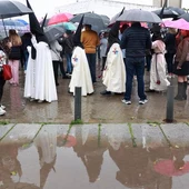 Nazarenos abandonan su templo tras conocer la decisión de no hacer su estación de penitencia a la Catedral Nazarenos abandonan su templo tras conocer la decisión de no hacer su estación de penitencia a la Catedral