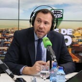 El ministro de Transportes y Movilidad Sostenible, Óscar Puente, en 'Más de uno' con Carlos Alsina