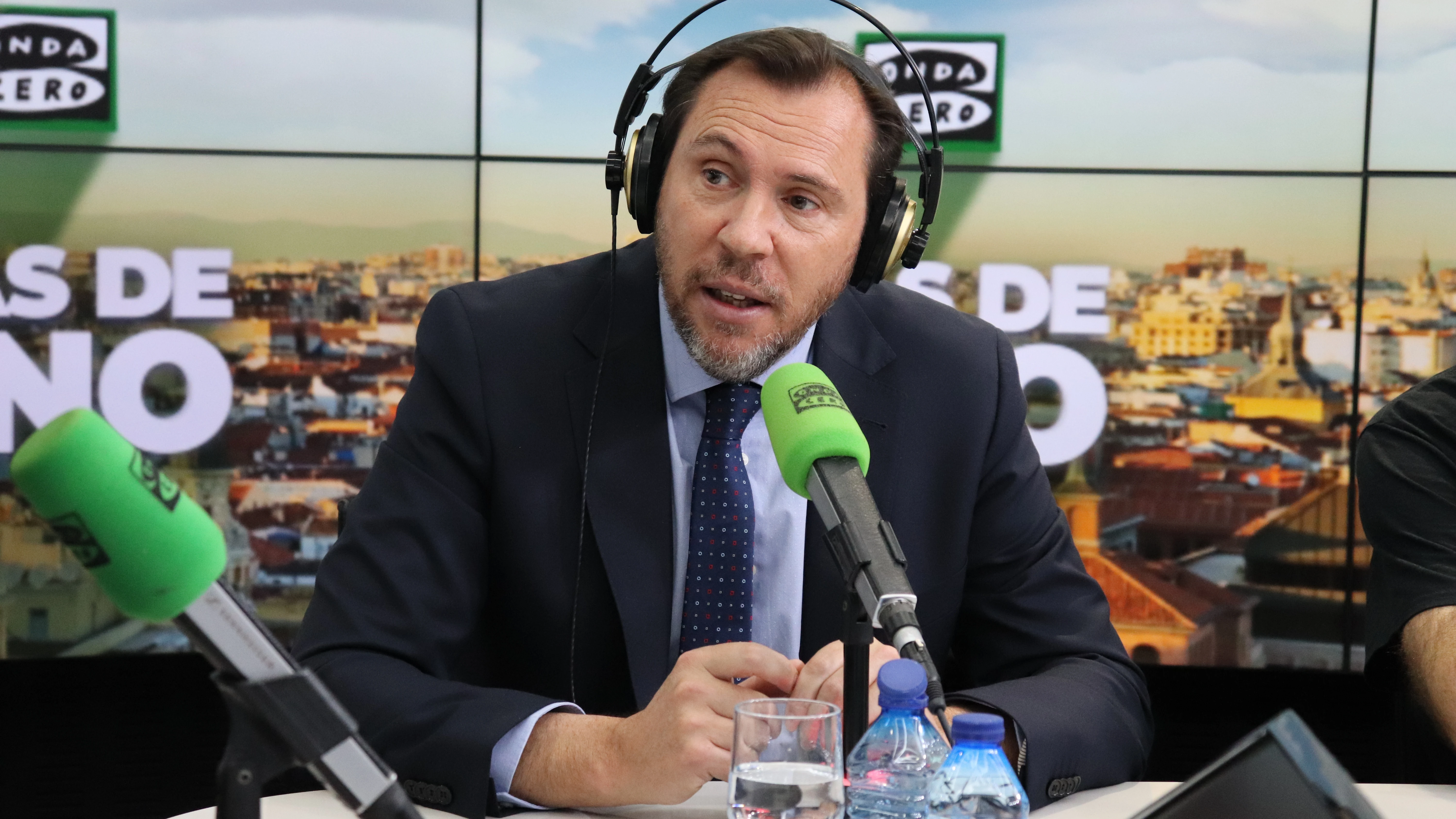 El ministro de Transportes y Movilidad Sostenible, Óscar Puente, en 'Más de uno' con Carlos Alsina