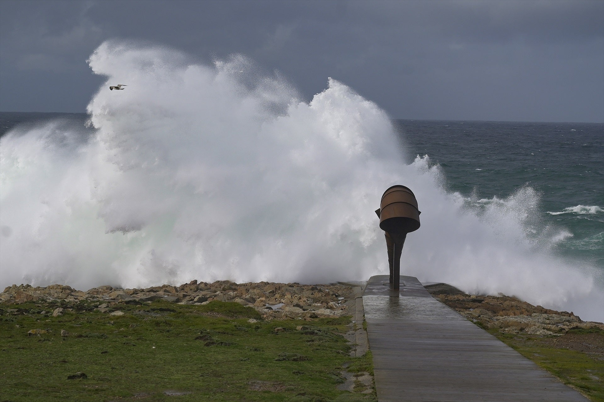 Seis provincias continúan en alerta por viento y oleaje en un martes con subida de las temperaturas Seis provincias continúan en alerta por viento y oleaje en un martes con subida de las temperaturas
