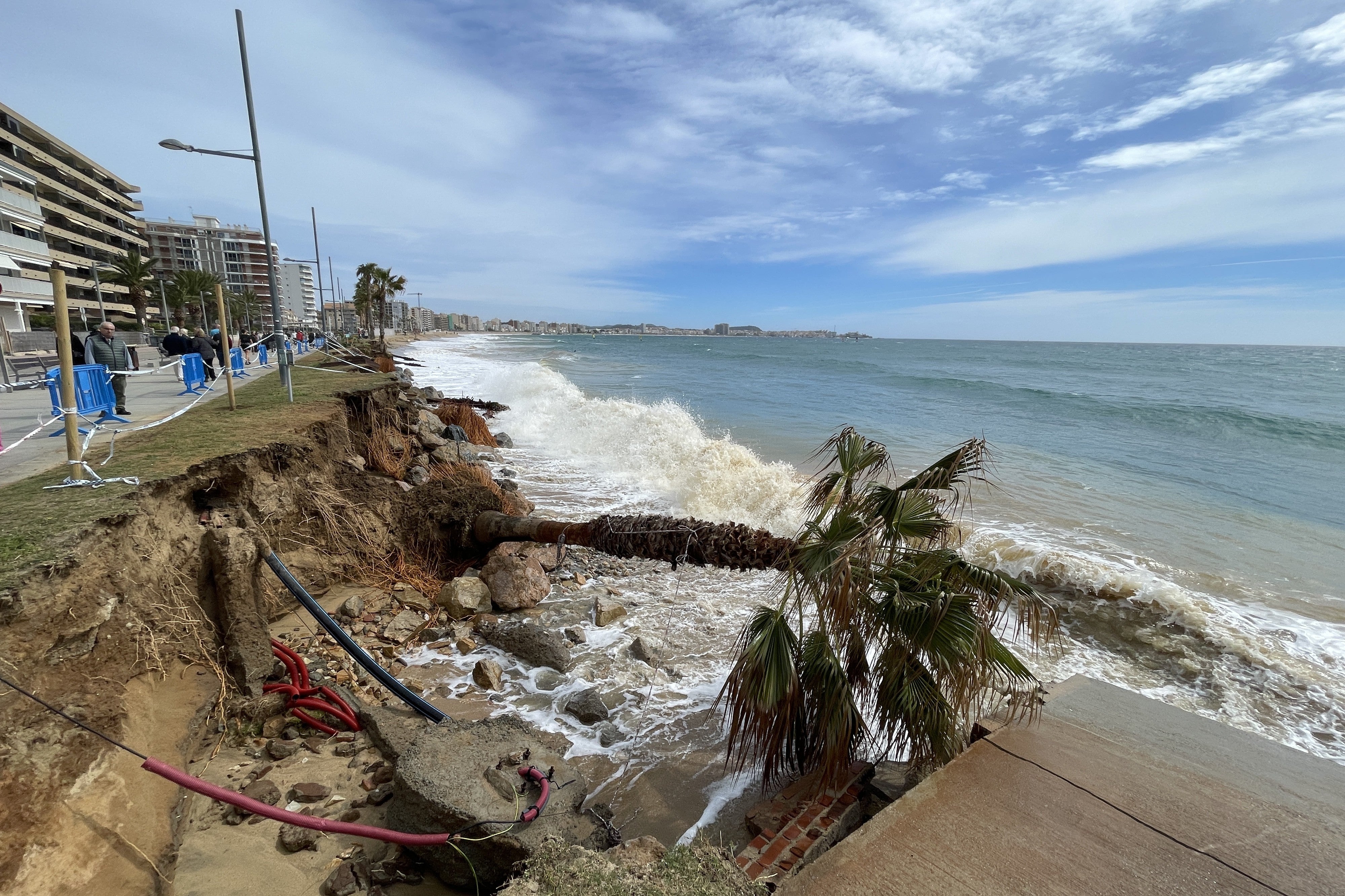 Els municipis reclamen solucions a mig termini davant la pèrdua de sorra a les platges Els municipis reclamen solucions a mig termini davant la pèrdua de sorra a les platges