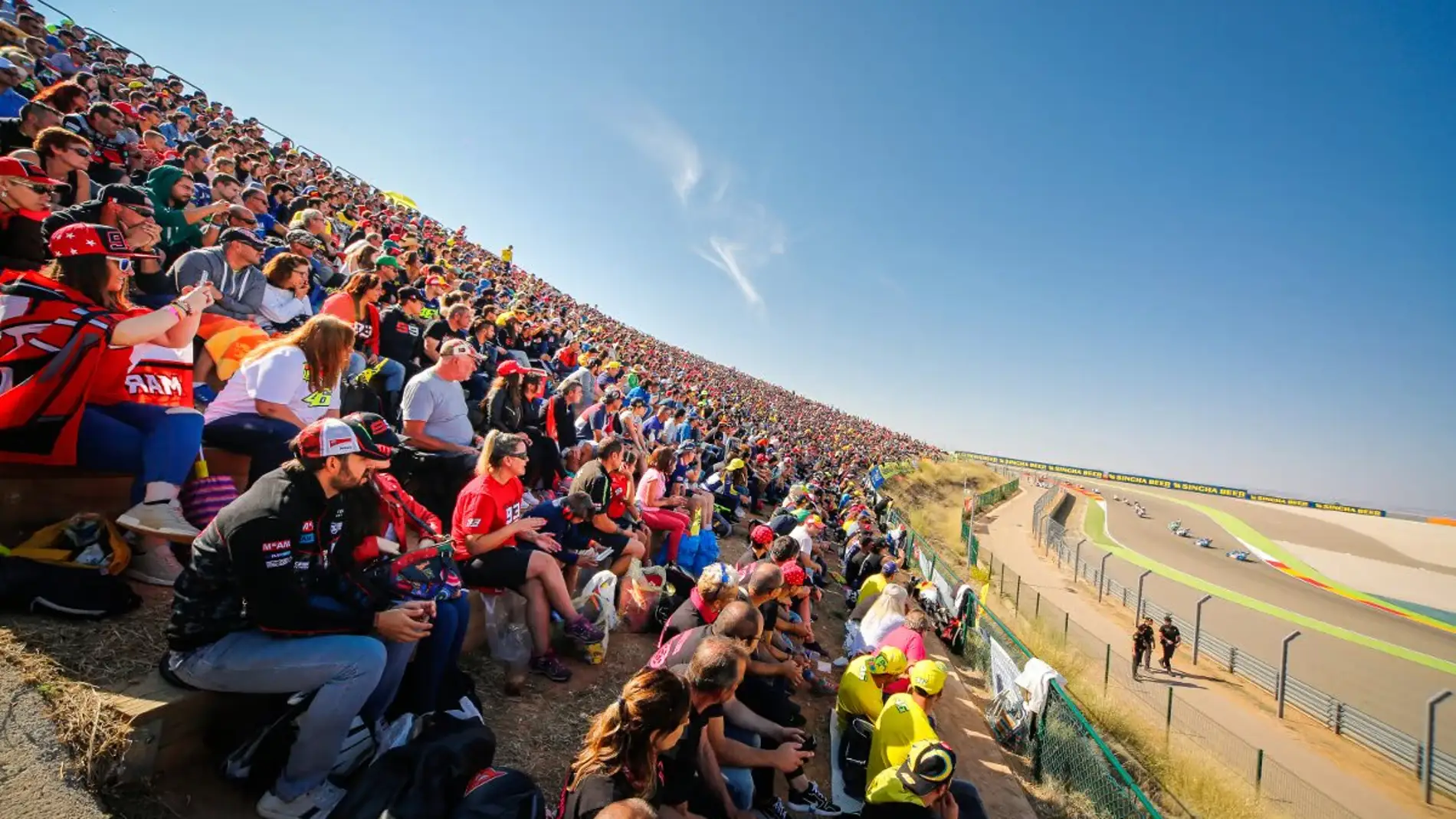 Público durante una de las pruebas del mundial de Moto GP celebrado en Motorland