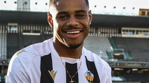 Douglas Aurelio ya desequilibra para el Castellón Douglas Aurelio ya desequilibra para el Castellón
