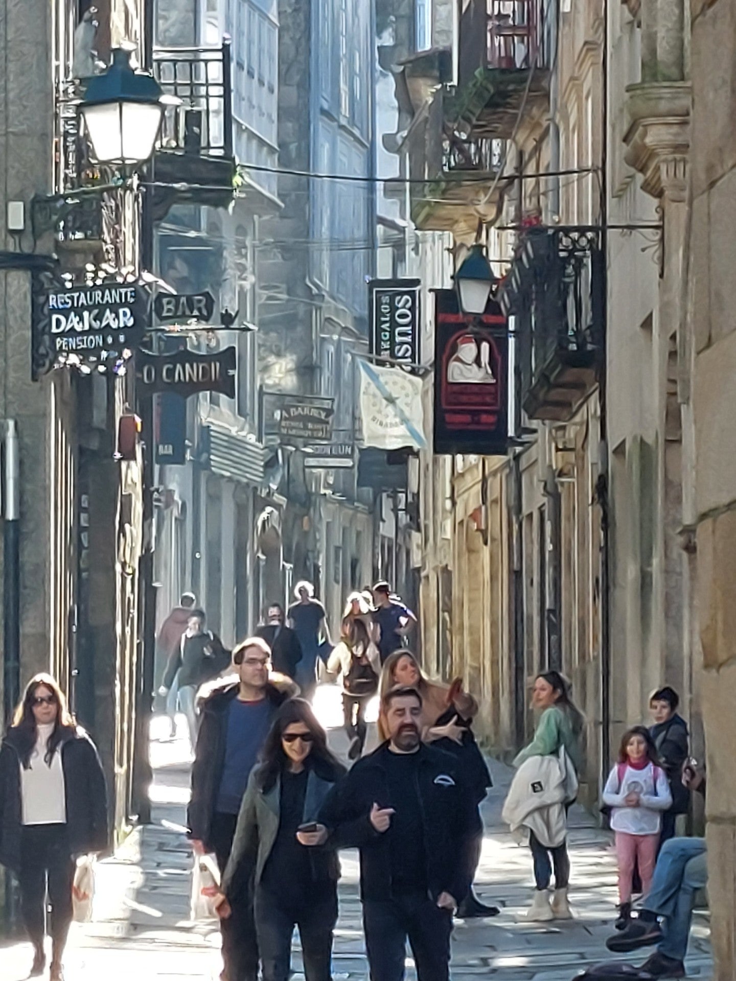 El Concello de Santiago considera que "tomar medidas en el sentido de ordenar los flujos de visitantes es necesario El Concello de Santiago considera que "tomar medidas en el sentido de ordenar los flujos de visitantes es necesario