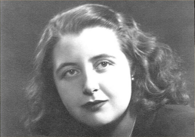 Carmelina Sánchez-Cutillas: la escritora adoptada por Altea Carmelina Sánchez-Cutillas: la escritora adoptada por Altea