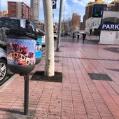 Papeleras con publicidad sin contrato en calles de Benidorm Papeleras con publicidad sin contrato en calles de Benidorm