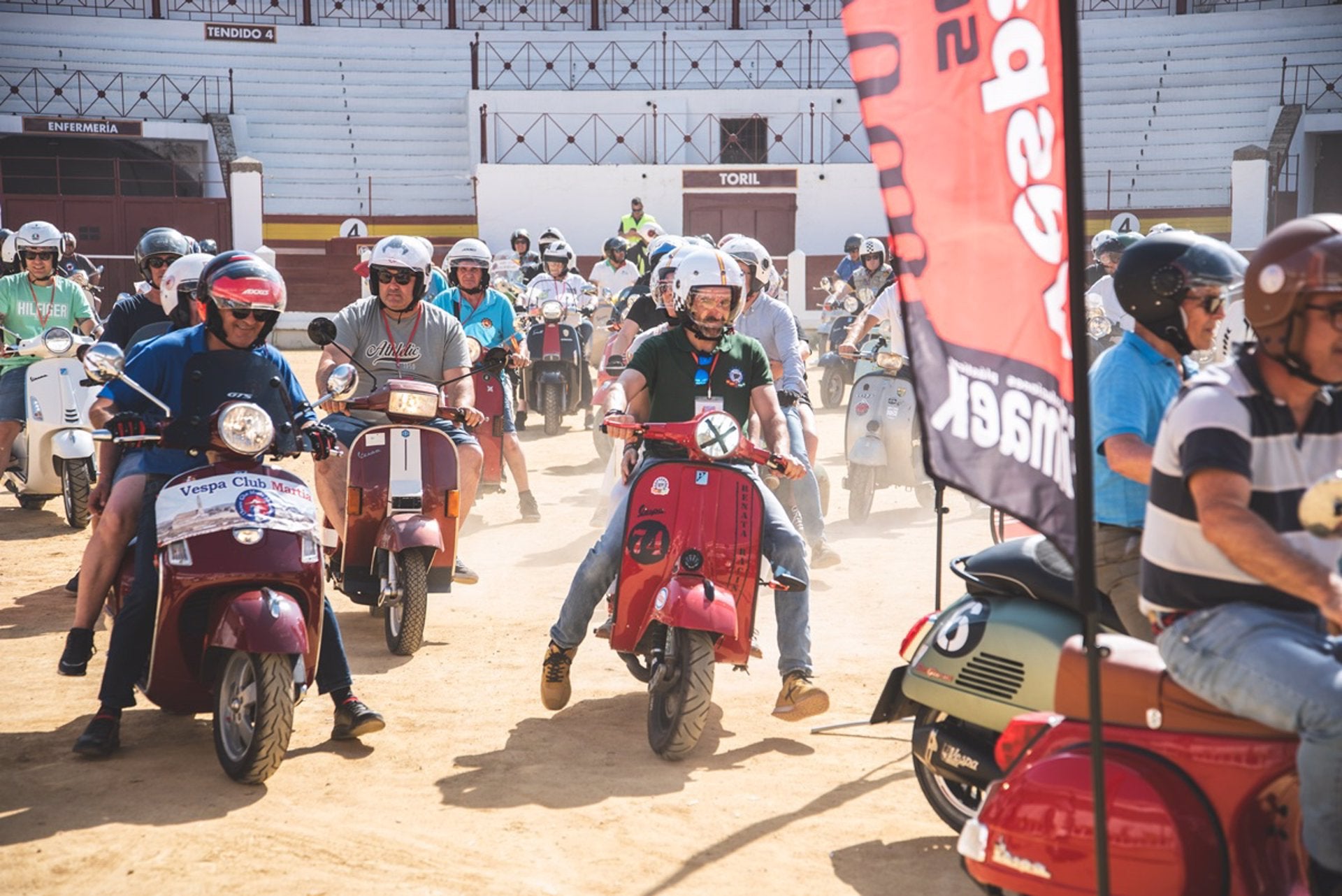 Un centenar de vespas realizarán el próximo fin de semana una ruta nocturna por el patrimonio de Mérida Un centenar de vespas realizarán el próximo fin de semana una ruta nocturna por el patrimonio de Mérida
