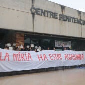 Una de les protestes que es van fer a les presons arran de l'assassinat d'una treballadora a Mas d'Enric