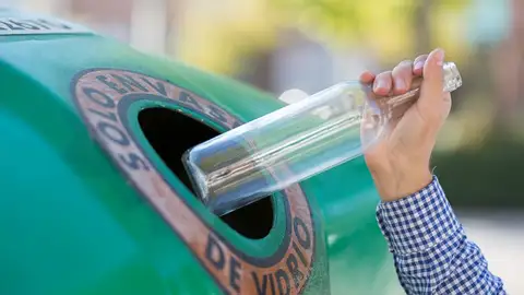 Contenedor verde Ecovidrio. Contenedor verde Ecovidrio.