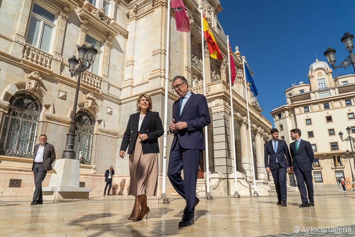Cartagena y Murcia forman un frente común para exigir un servicio de cercanías entre ambas ciudades Cartagena y Murcia forman un frente común para exigir un servicio de cercanías entre ambas ciudades
