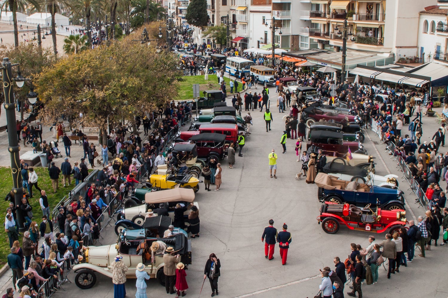 Prop d'un centenar de vehicles clàssics participen aquest cap de setmana al Ral·li Internacional Barcelona-Sitges Prop d'un centenar de vehicles clàssics participen aquest cap de setmana al Ral·li Internacional Barcelona-Sitges