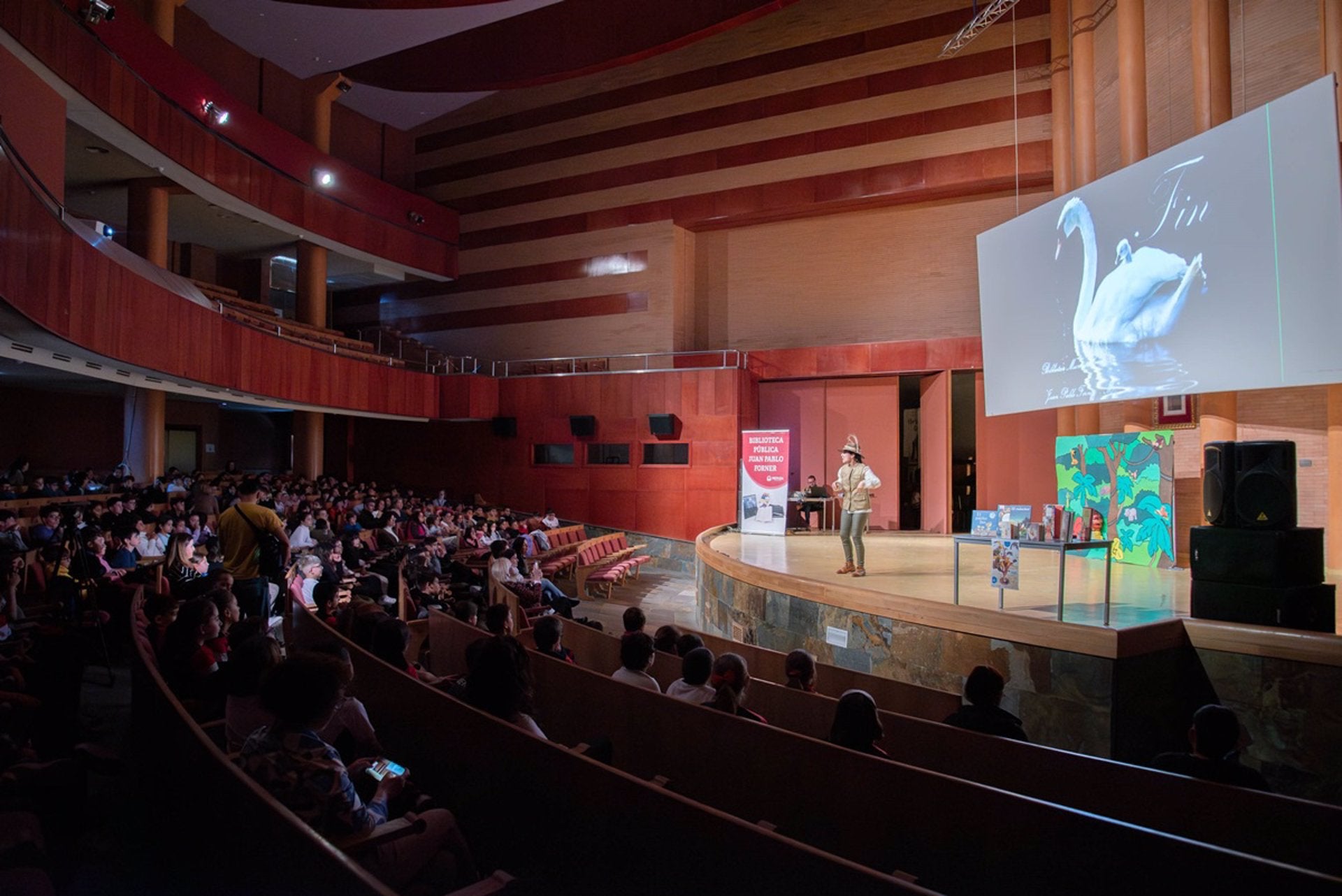 Unos 300 escolares de Primaria participan en Mérida en la conmemoración del Día del Libro Infantil y Juvenil Unos 300 escolares de Primaria participan en Mérida en la conmemoración del Día del Libro Infantil y Juvenil