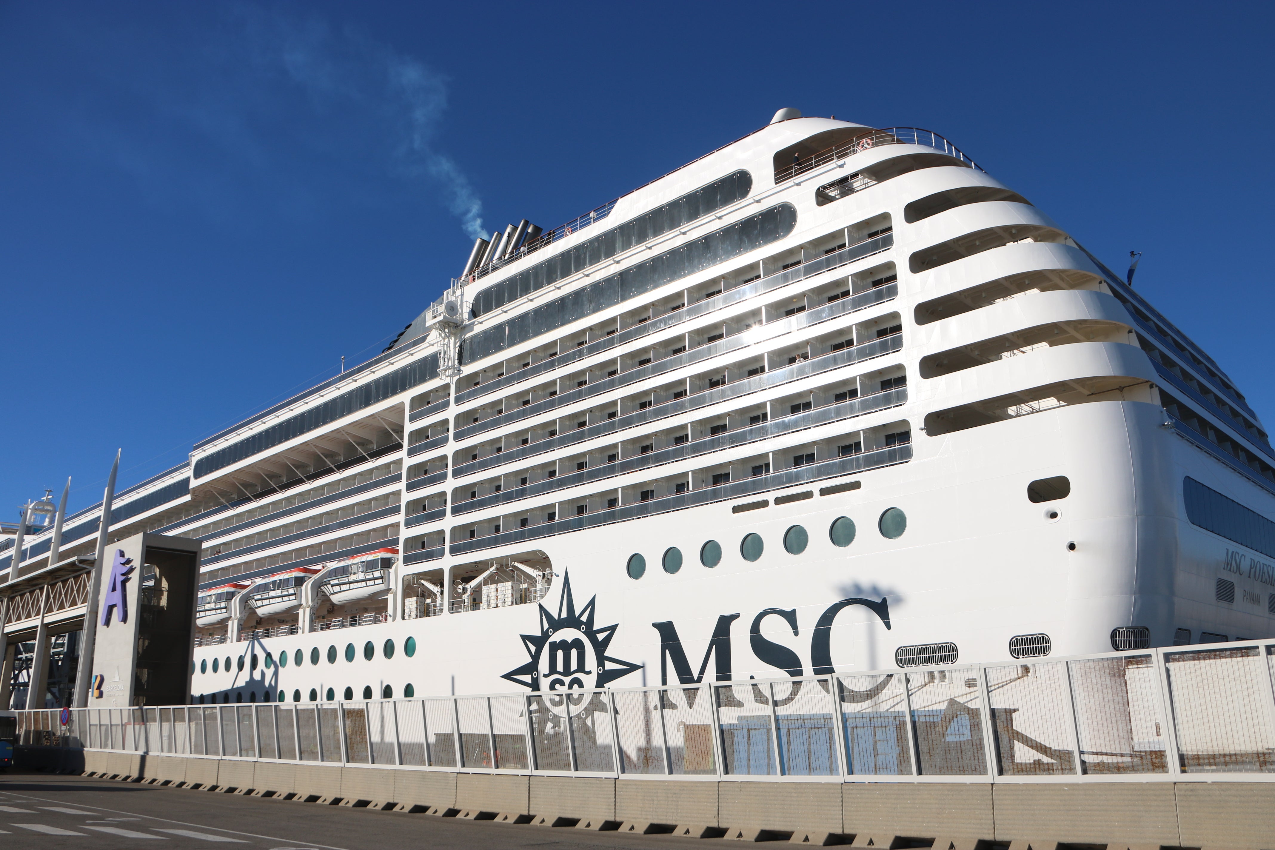 Un crucero retenido en Barcelona por 69 bolivianos con visados irregulares Un crucero retenido en Barcelona por 69 bolivianos con visados irregulares