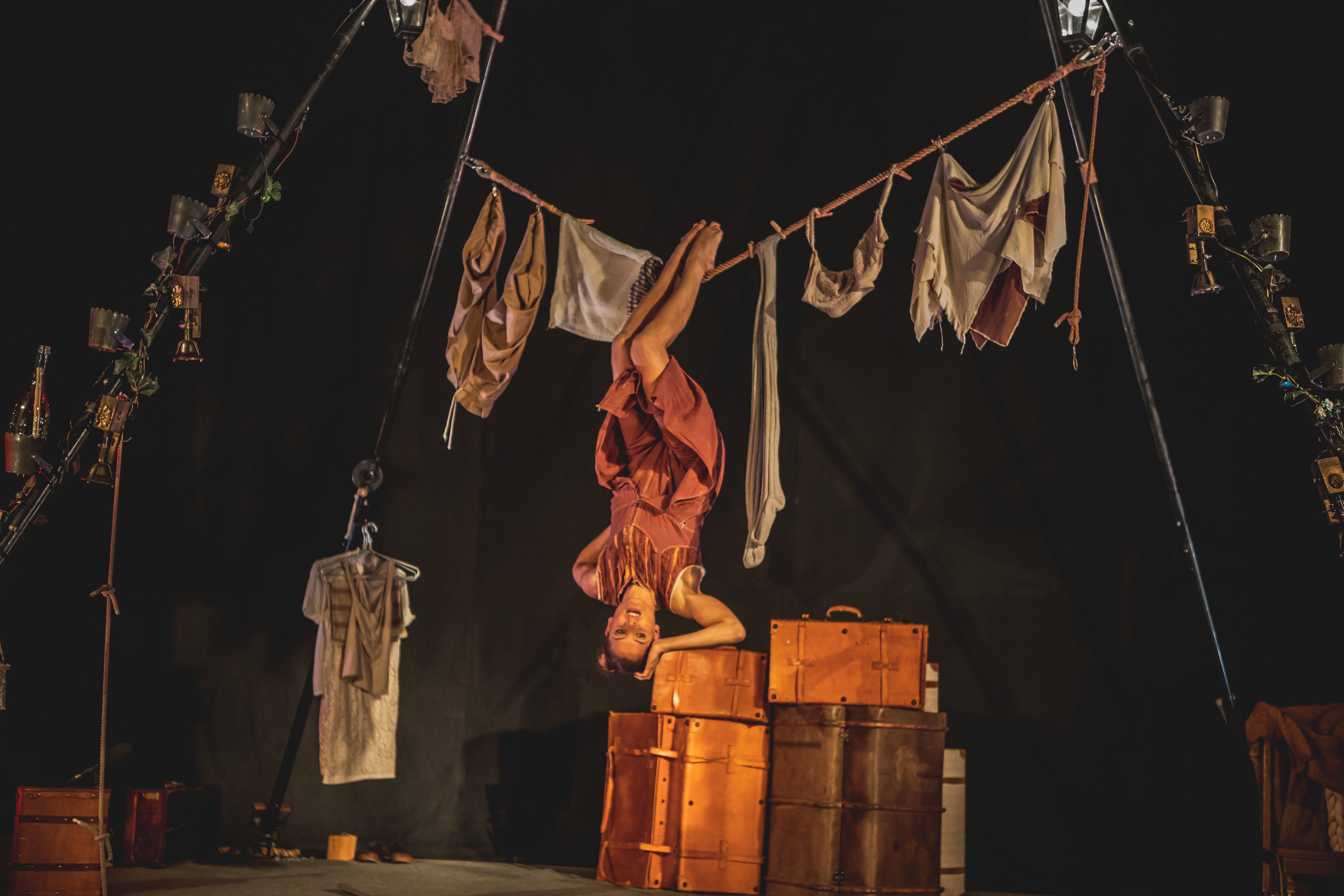 Circo, danza, humor, poesía y animación infantil para las familias en Rambleta Circo, danza, humor, poesía y animación infantil para las familias en Rambleta