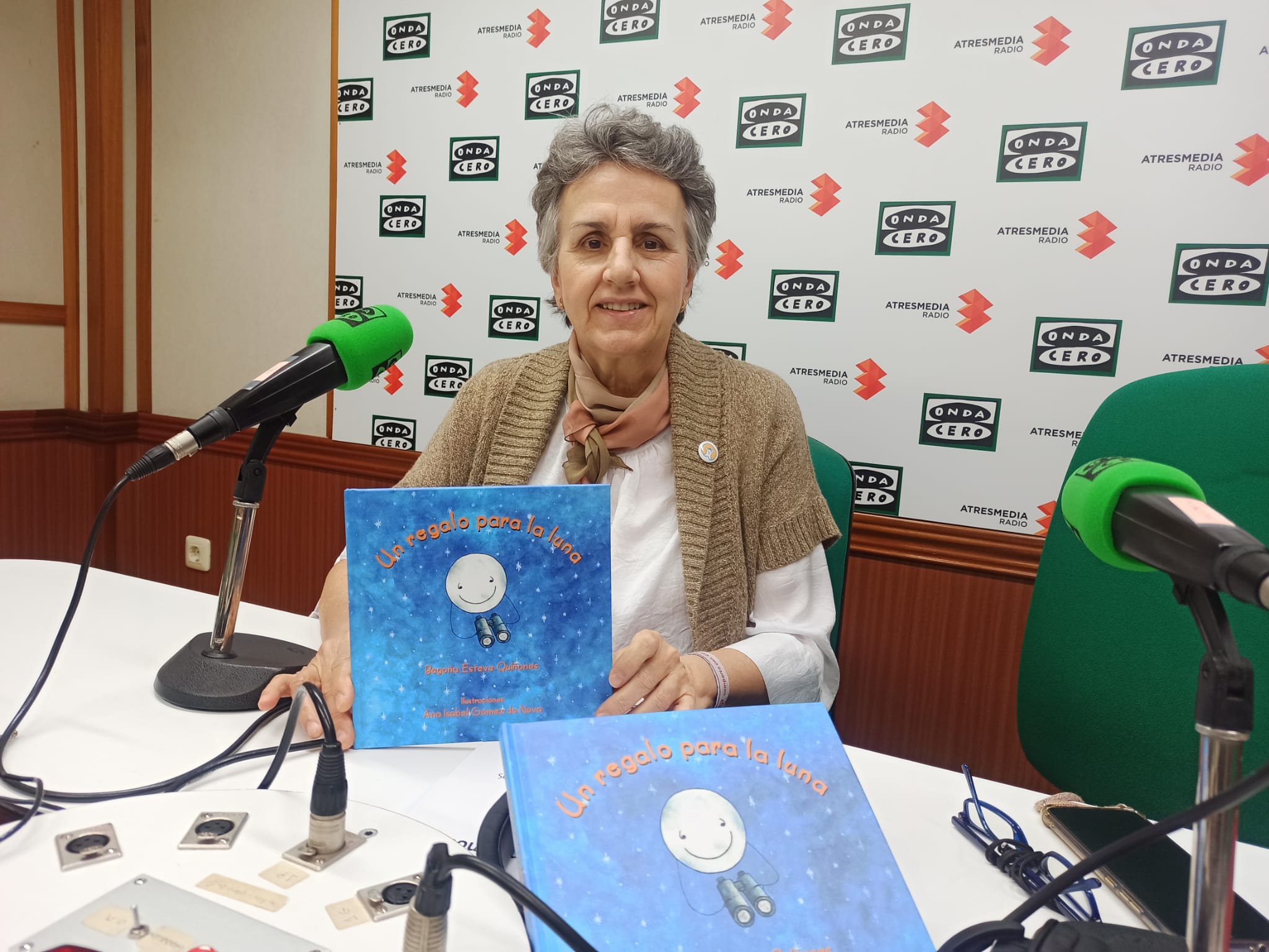 'Un regalo para la luna' a beneficio de Afanion 'Un regalo para la luna' a beneficio de Afanion
