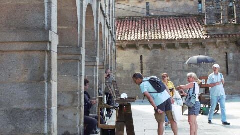 Comerciantes del Casco Histórico de Santiago creen que &quot;hay cosas más importantes&quot; que regular el flujo de visitantes