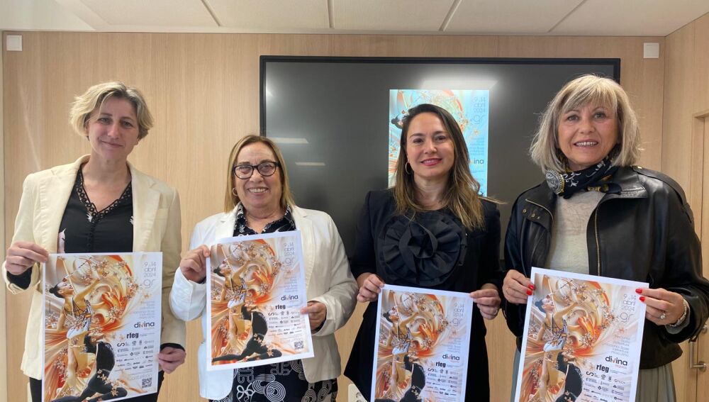 La concejala, Maica Hurtado, junto a las organizadoras del evento