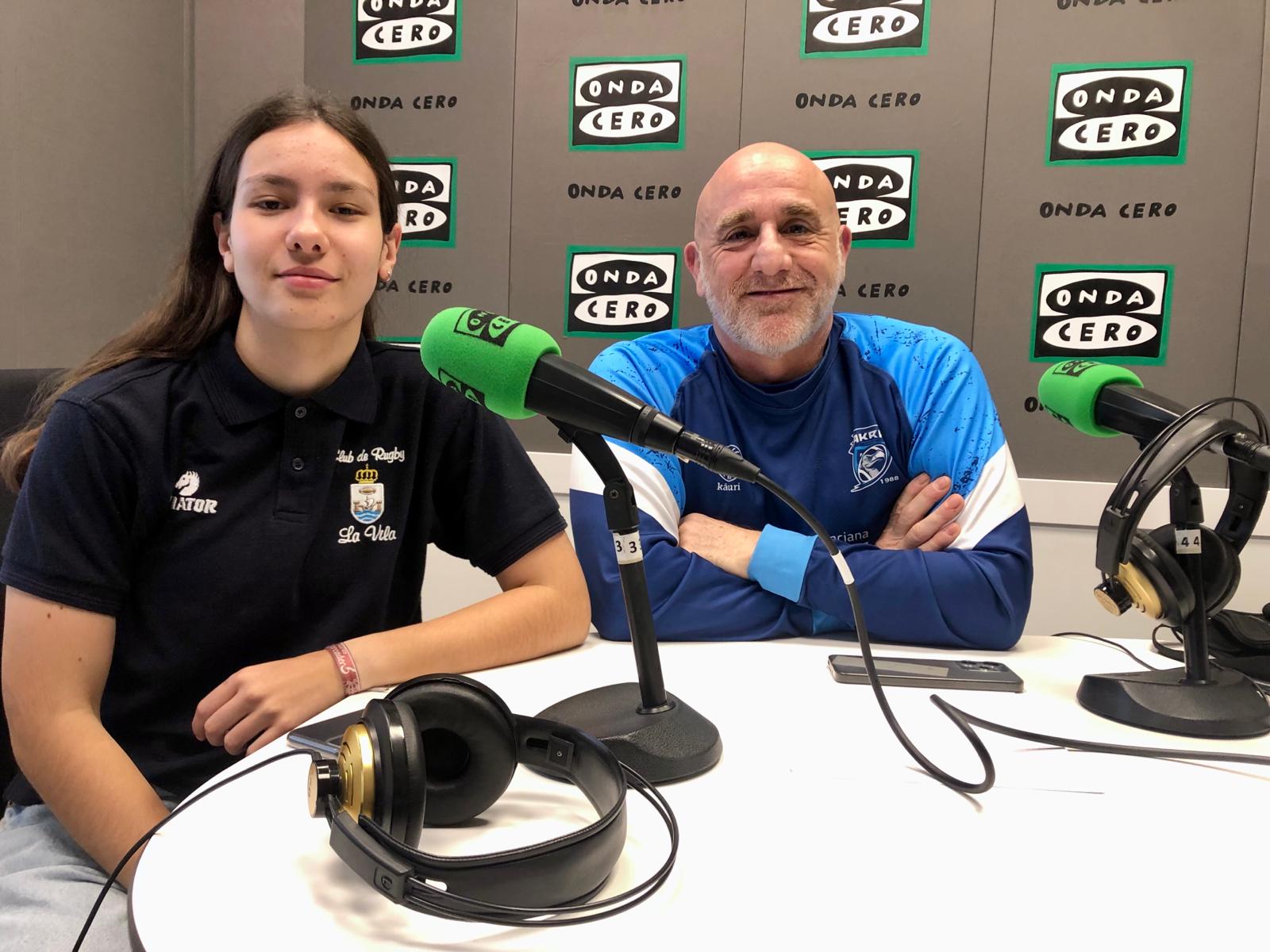 La jugadora Paula M. González y el entrenador David Alcaraz, del Femenino Club de Rugby Huesitos La Vila, hablan de la vuelta a la competición La jugadora Paula M. González y el entrenador David Alcaraz, del Femenino Club de Rugby Huesitos La Vila, hablan de la vuelta a la competición