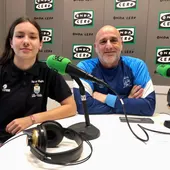 Paula María González, junto con su entrenador, David Alcaraz, del Club Rugby Huesitos La Vila Paula María González, junto con su entrenador, David Alcaraz, del Club Rugby Huesitos La Vila