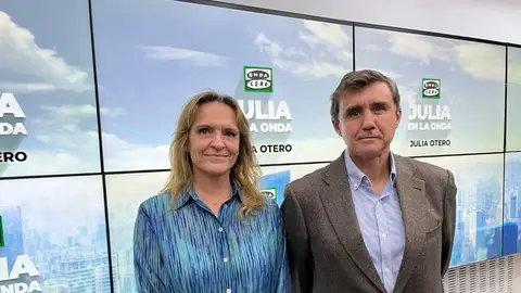 Los comandantes de vuelo Francisco Cruz y Mar Alguacil Los comandantes de vuelo Francisco Cruz y Mar Alguacil