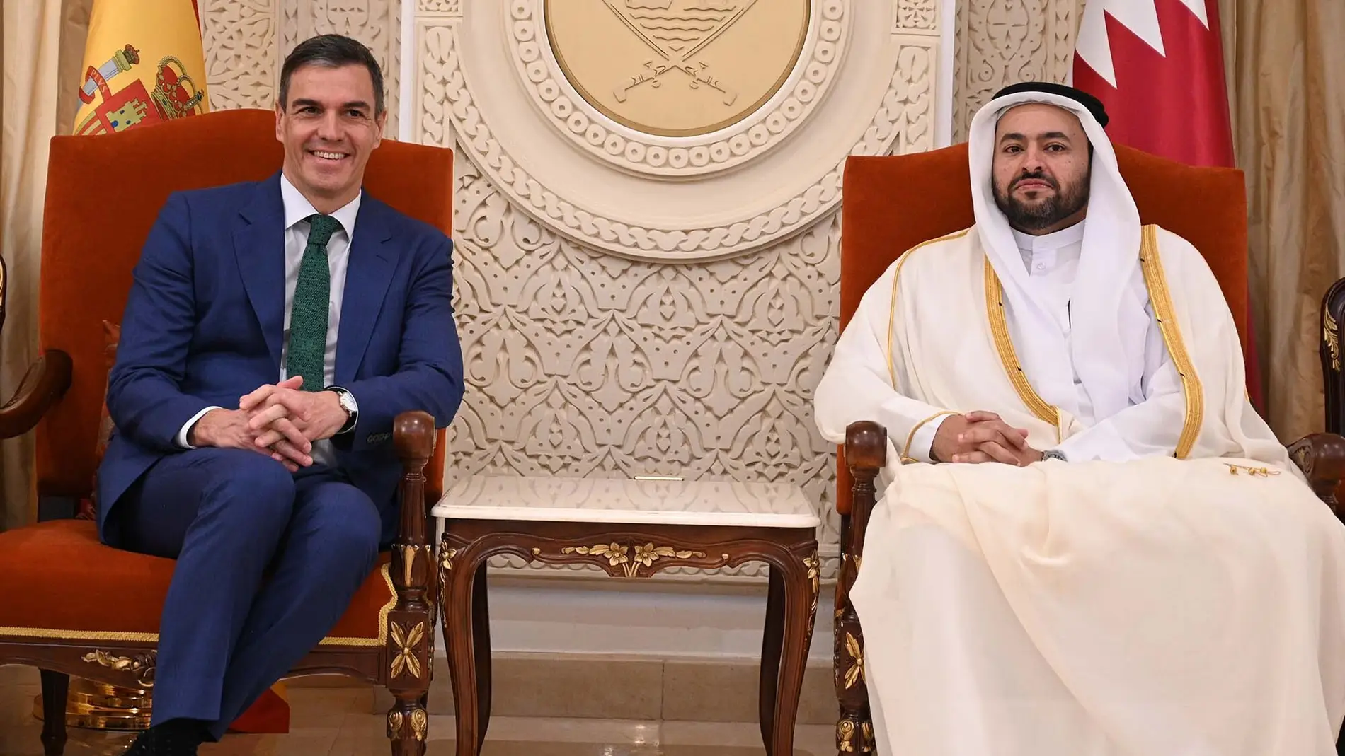 Pedro Sánchez y el Secretario de Estado de Asuntos Exteriores de Catar, Mohammed bin Abdulaziz Al-Khulaifi 