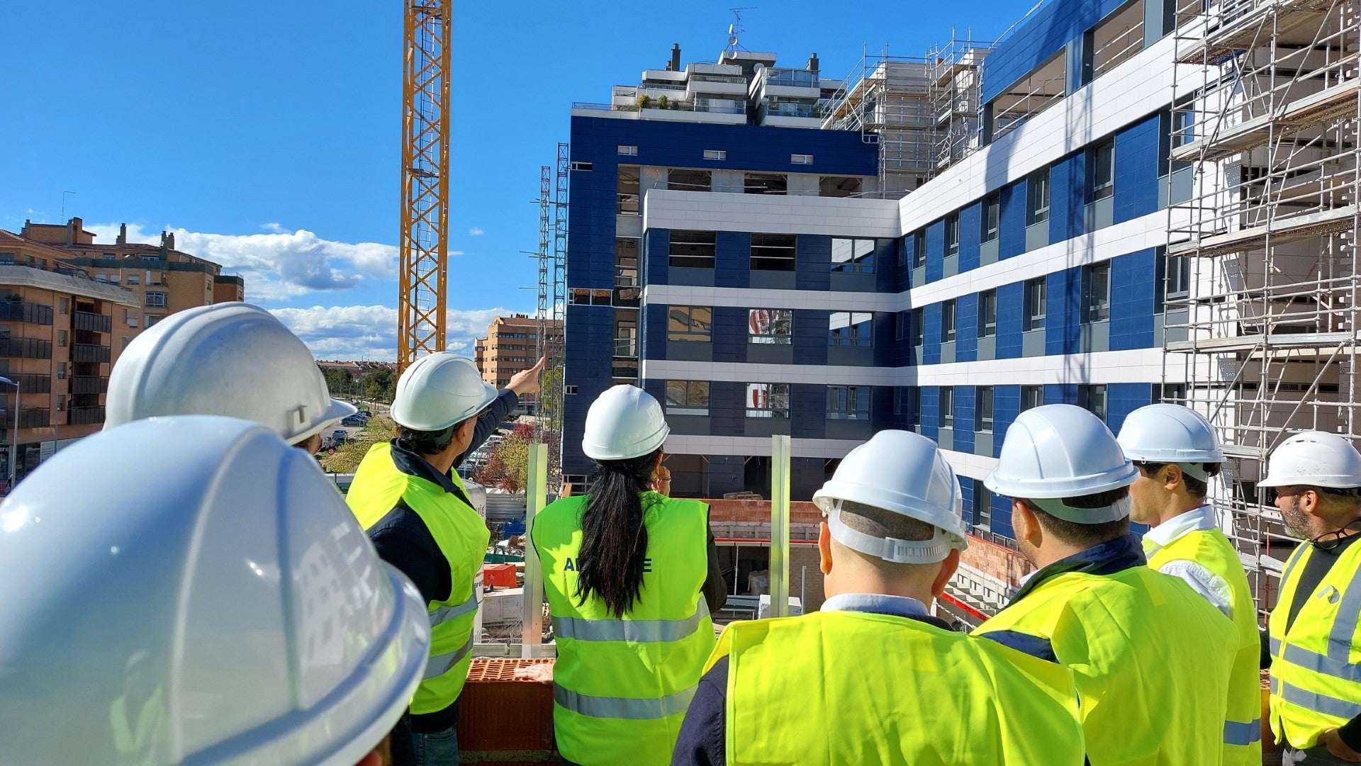Avanzan a buen ritmo las obras del centro de mayores de Textil Bretón Avanzan a buen ritmo las obras del centro de mayores de Textil Bretón