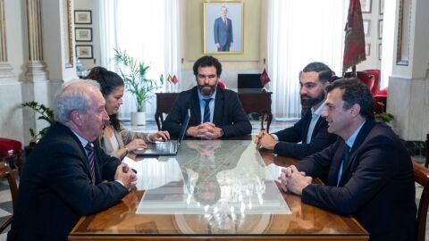 Reuni&oacute;n en el Ayuntamiento de C&aacute;diz 