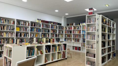 Librer&iacute;a solidaria de la ONG AIDA en Gij&oacute;n