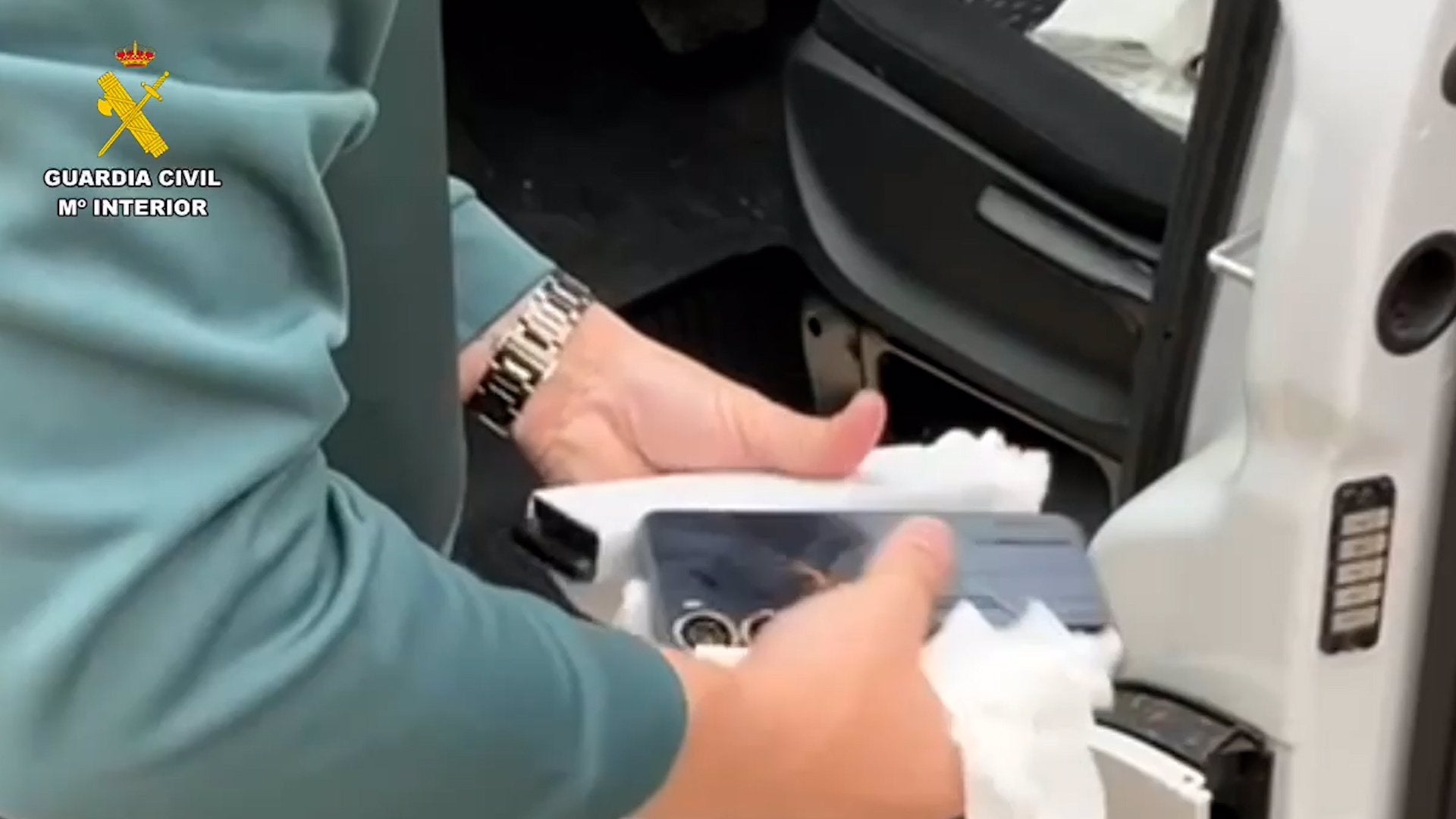 A prisión siete miembros de una banda que atracaba tiendas de telefonía en Extremadura y Andalucía A prisión siete miembros de una banda que atracaba tiendas de telefonía en Extremadura y Andalucía