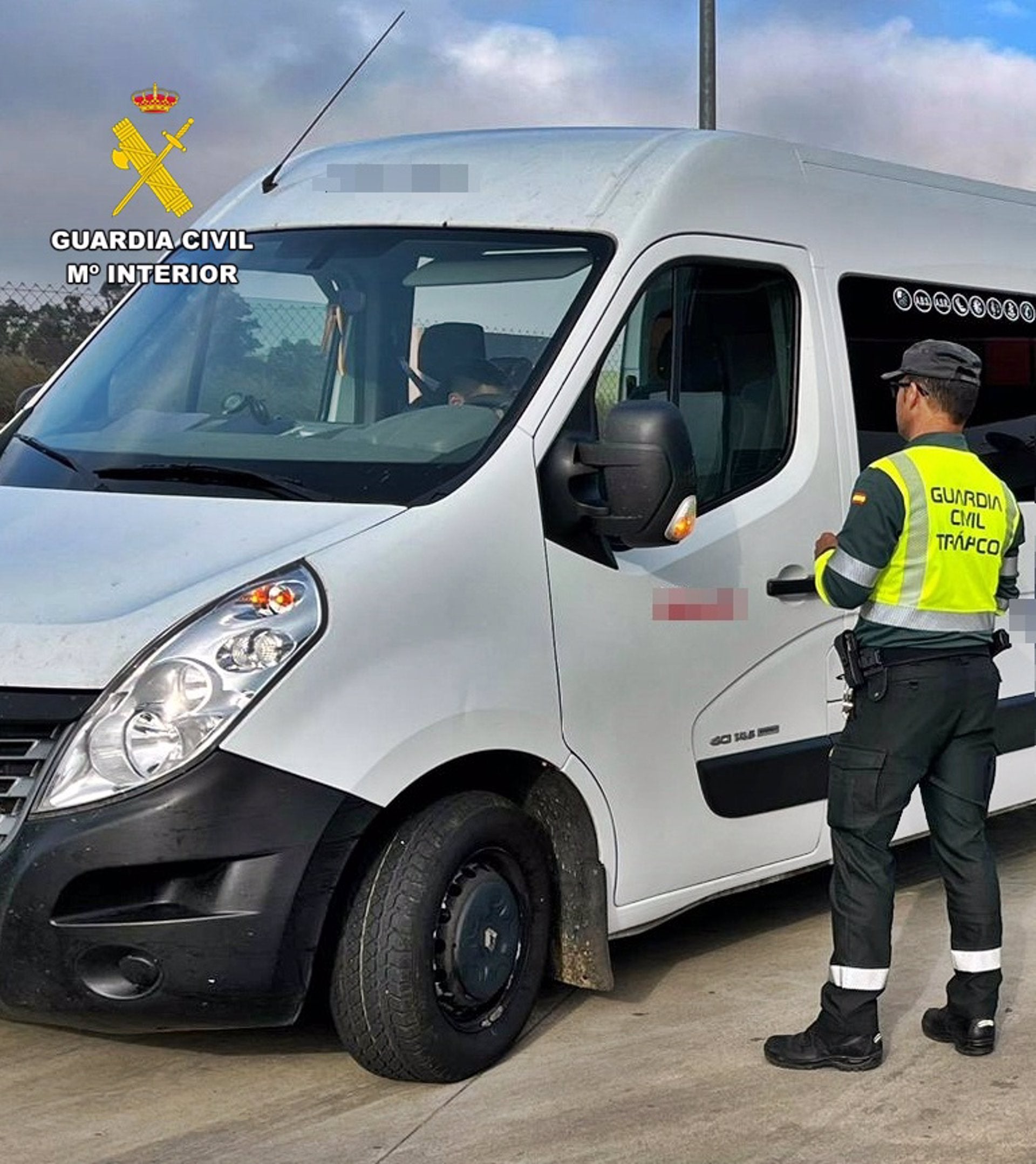 Interceptado en Badajoz el conductor de un minibús, que transportaba a 6 personas, y que dio positivo en el test de drogas Interceptado en Badajoz el conductor de un minibús, que transportaba a 6 personas, y que dio positivo en el test de drogas