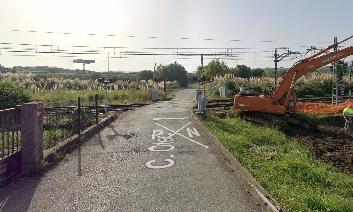Muere una persona arrollada por un tren en un paso a nivel entre Adarzo y Bezana Muere una persona arrollada por un tren en un paso a nivel entre Adarzo y Bezana