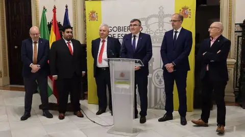 El Gobierno estudia usar la base de Armilla como campamento temporal de inmigrantes El Gobierno estudia usar la base de Armilla como campamento temporal de inmigrantes