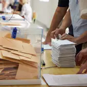 Una mesa electoral | Foto de archivo Una mesa electoral | Foto de archivo