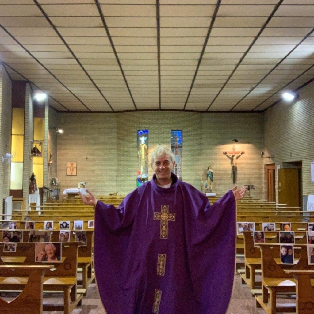 Muere un cura en Zaragoza al prenderse su hábito con una vela durante la vigilia pascual Muere un cura en Zaragoza al prenderse su hábito con una vela durante la vigilia pascual