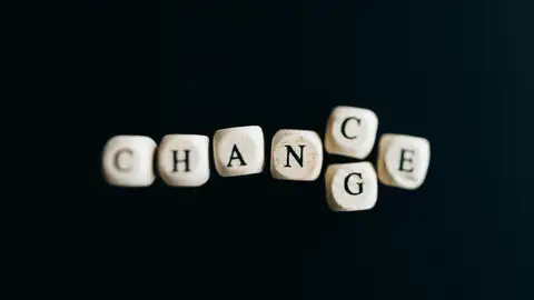 Todos vivimos numerosos cambios en nuestra vida Todos vivimos numerosos cambios en nuestra vida