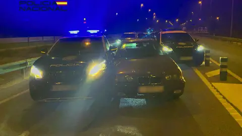 La Policía Nacional de Elche ha detenido a un hombre que iba en coche robado y tras perseguirle hasta San Fulgencio. La Policía Nacional de Elche ha detenido a un hombre que iba en coche robado y tras perseguirle hasta San Fulgencio.