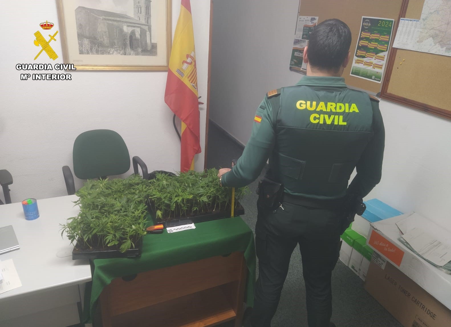 La Guardia Civil de Palencia detiene a dos personas por tráfico de drogas en Aguilar de Campoo La Guardia Civil de Palencia detiene a dos personas por tráfico de drogas en Aguilar de Campoo