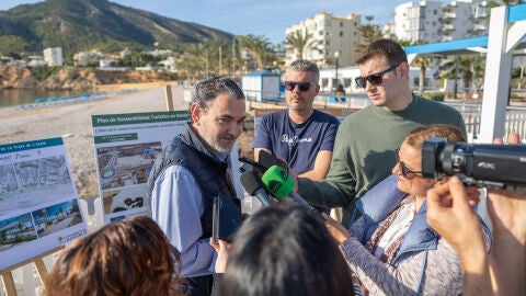 Arques explicando el proyecto del paseo de las Estrellas del Albir Arques explicando el proyecto del paseo de las Estrellas del Albir