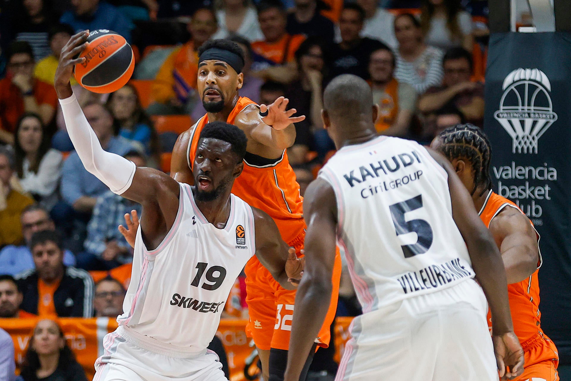 Valencia Basket analizará la debacle ante el ASVEL y si debe implicar cambios Valencia Basket analizará la debacle ante el ASVEL y si debe implicar cambios