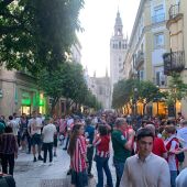 Imagen de las calles de Sevilla repletas de seguidores del Athletic