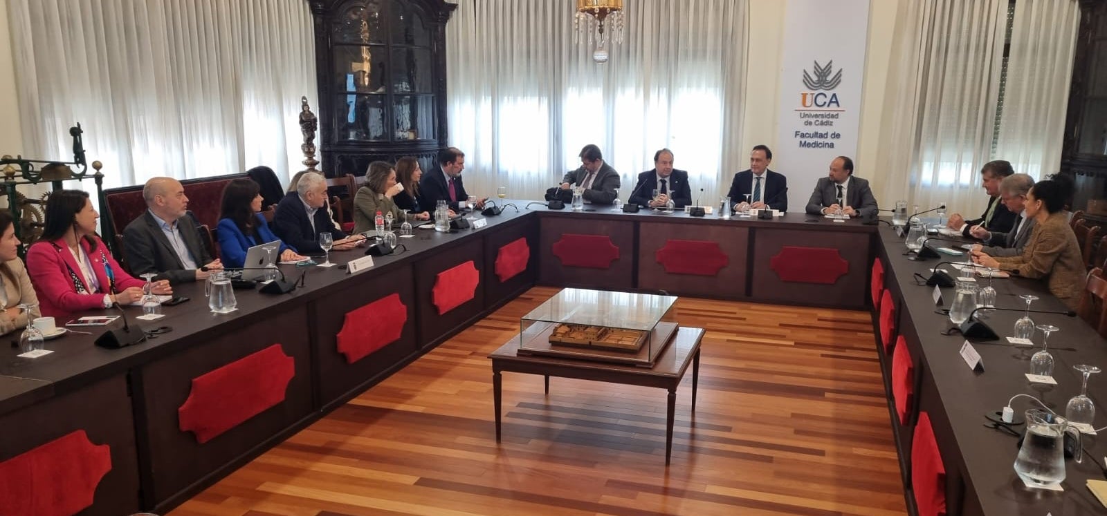 Primera reunión del consejero de Universidades con el nuevo equipo de dirección de la UCA Primera reunión del consejero de Universidades con el nuevo equipo de dirección de la UCA