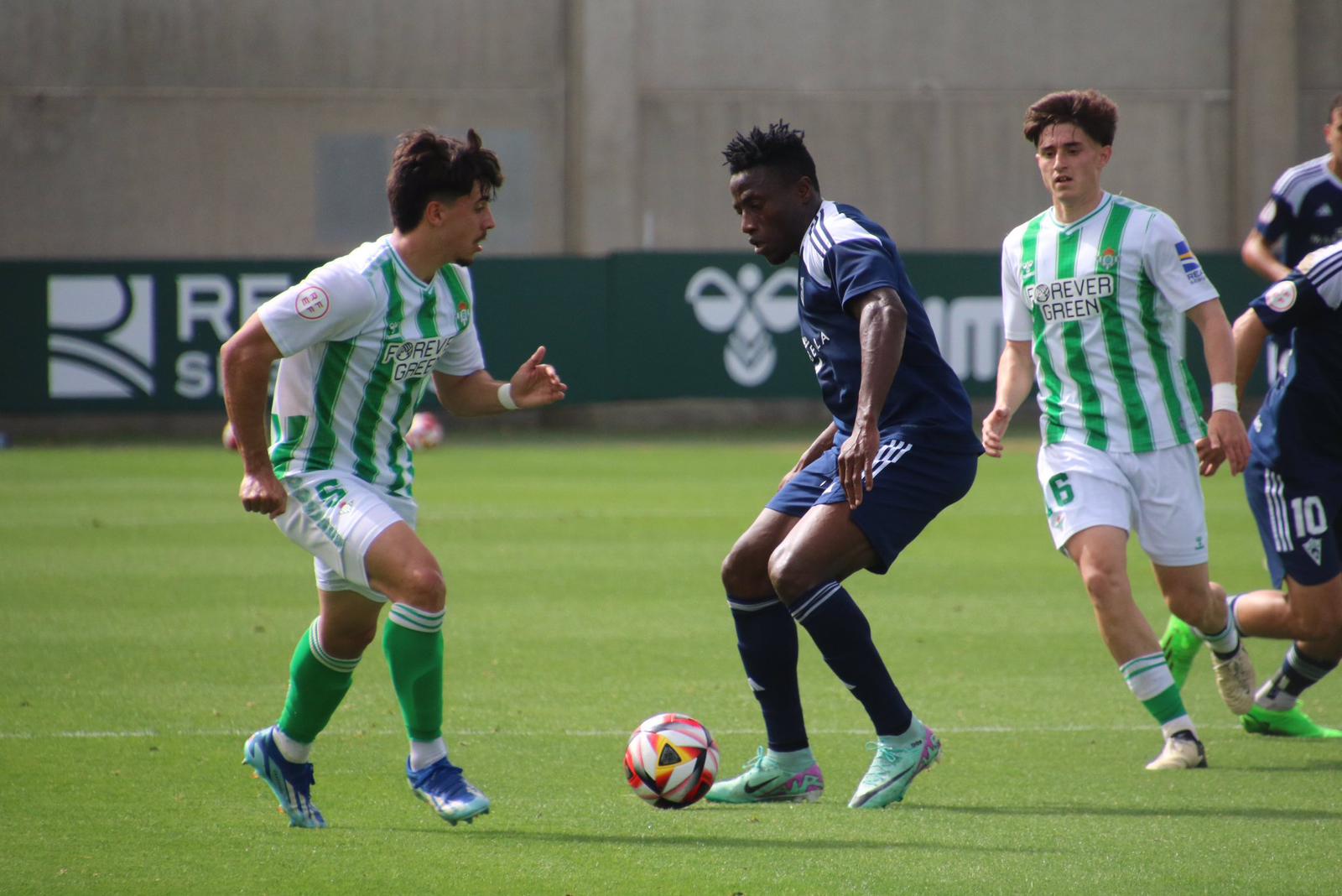 El Marbella FC muestra su peor cara en el duelo directo contra el Betis Deportivo El Marbella FC muestra su peor cara en el duelo directo contra el Betis Deportivo